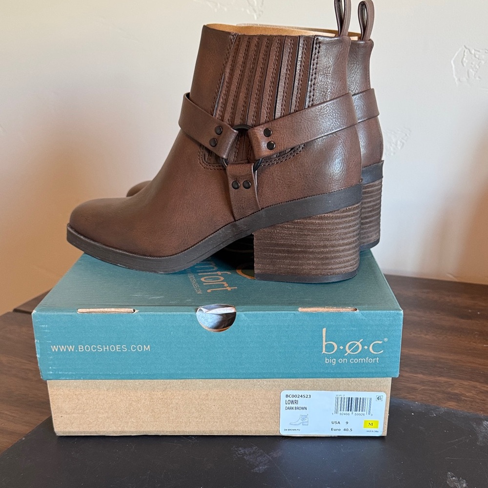 Big on Comfort low rise dark brown boots. NWT